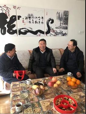 敦煌種業(yè)領(lǐng)導(dǎo)看望慰問(wèn)公司老干部、老黨員及困難黨員職工