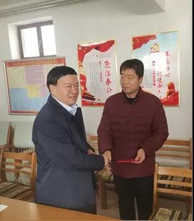 敦煌種業(yè)領(lǐng)導(dǎo)看望慰問(wèn)公司老干部、老黨員及困難黨員職工