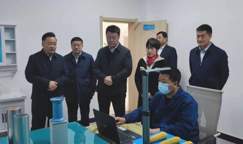 酒泉市政府黨組成員、副市長哈里別克來敦煌種業(yè)調(diào)研指導(dǎo)工作